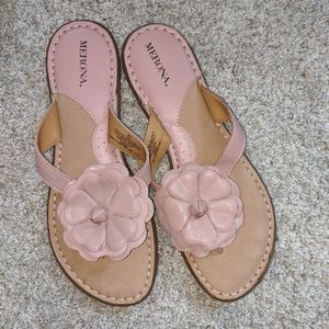pink/nude flipflops